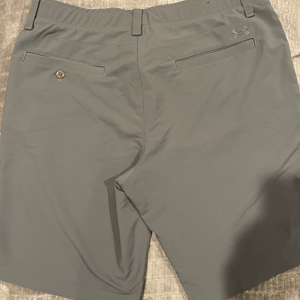 Under Armour Men's Gray Flat Front Golf Shorts Size 38 - Picture 2 of 5